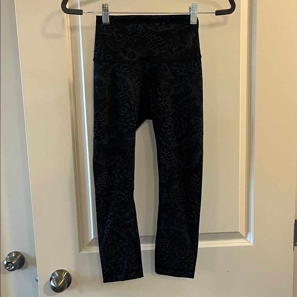 Lululemon Navy Patterned Crop Leggings
